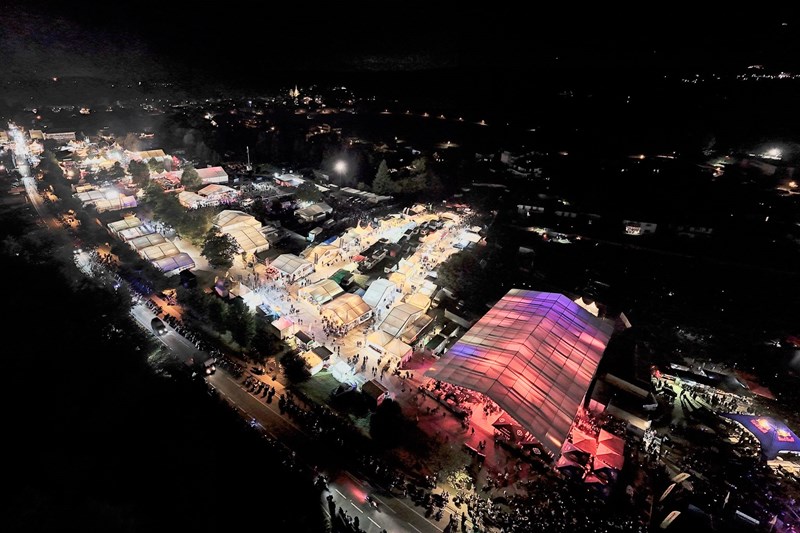 Das Event - Gelände macht auch bei Nacht großen Eindruck (Harley Village)