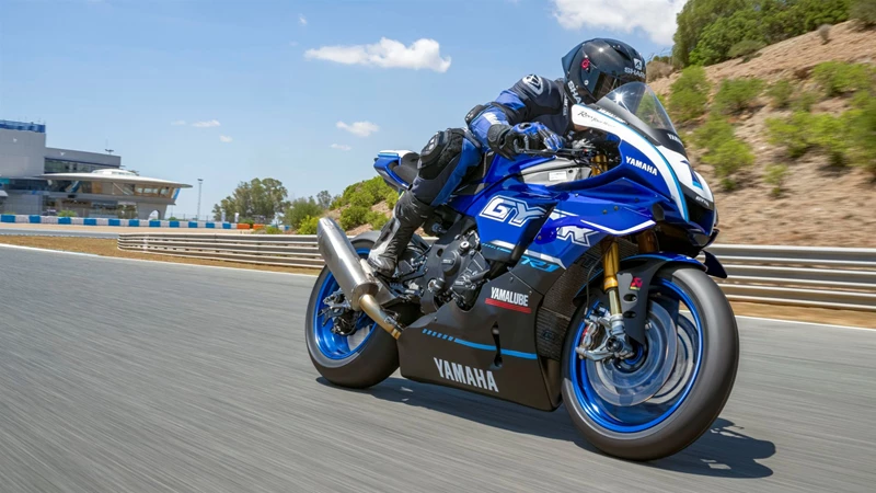 Die neue Yamaha R1 GYTR 2025. Die neue Yamaha R1 GYTR 2025.