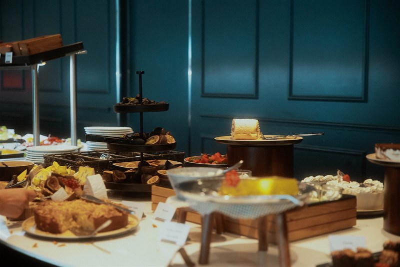 Das Abendbuffet ist mässig, das Frühstückbuffet dafür super. Beide Mahlzeiten sind kostenpflichtig