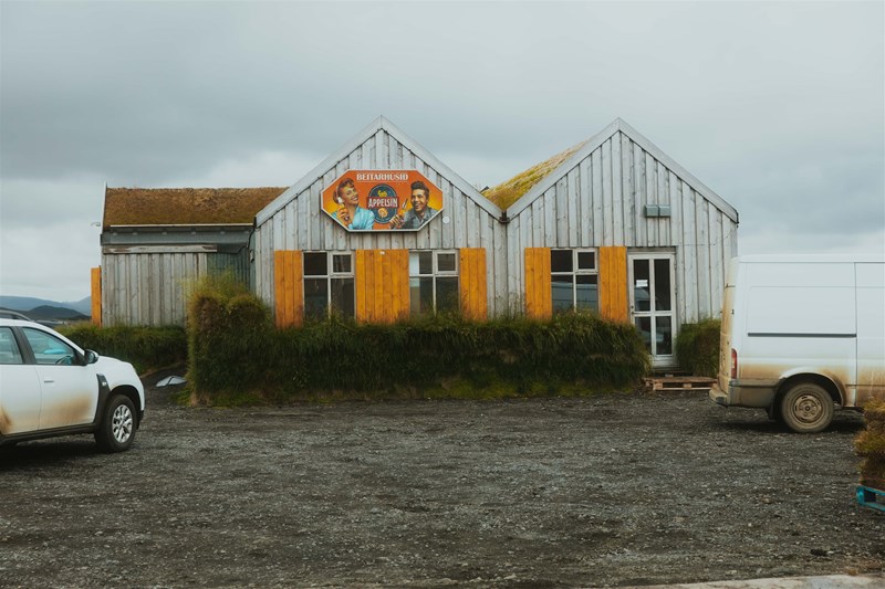 Ein klassischer Tankstellenshop in abgelegenen Orten in Island