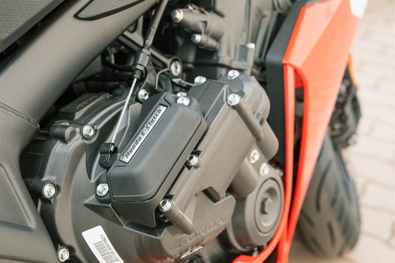 Motorradfahren lernen - eine Honda CBR650R E-Clutch mit automatisierter Kupplung