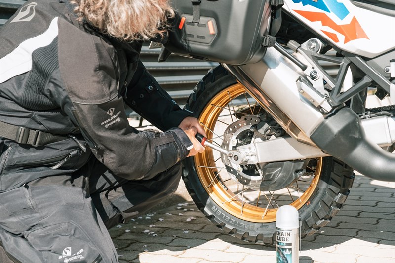Motorradfahren lernen - Fahrwerkseinstellung an einer Honda CRF1100L Africa Twin Adventure Sports DCT Motorradfahren lernen - Fahrwerkseinstellung an einer Honda CRF1100L Africa Twin Adventure Sports DCT