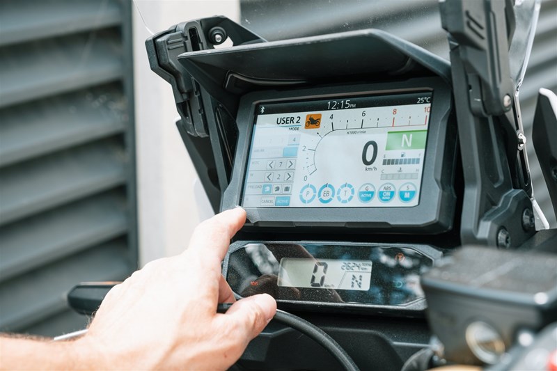 Motorradfahren lernen - Einstellung des elektronischen Fahrwerks an einer Honda CRF1100L Africa Twin Adventure Sports DCT Motorradfahren lernen - Einstellung des elektronischen Fahrwerks an einer Honda CRF1100L Africa Twin Adventure Sports DCT