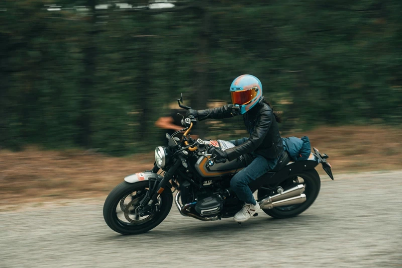Beliebtes Motorrad! Die R12 stand bei der Balkan Rally hoch im Kurs. Besonders oft war Amelie im Sattel der Maschine zu finden! Beliebtes Motorrad! Die R12 stand bei der Balkan Rally hoch im Kurs. Besonders oft war Amelie im Sattel der Maschine zu finden!