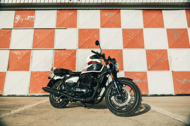 Royal Enfield Shotgun 650 im Vergleich