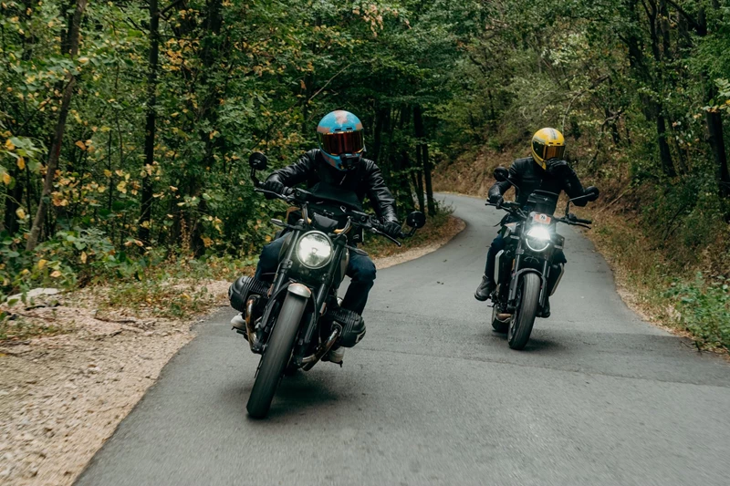 Unterschiedliche Bikes, gleicher Spirit! Wir wollen Spaß im Sattel! Unterschiedliche Bikes, gleicher Spirit! Wir wollen Spaß im Sattel!