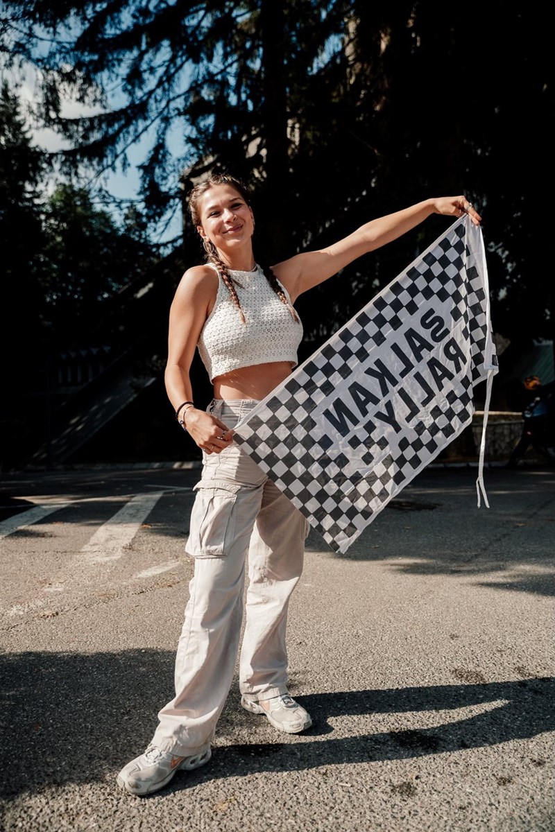 So wurden wir täglich begrüßt! Start der Etappe bei der Balkanrally! So wurden wir täglich begrüßt! Start der Etappe bei der Balkanrally!