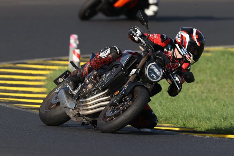 Die Honda CB650R am Pannoniaring! Mex prüft nach wie gut die E-Clutch beim Trackday funktioniert Die Honda CB650R am Pannoniaring! Mex prüft nach wie gut die E-Clutch beim Trackday funktioniert