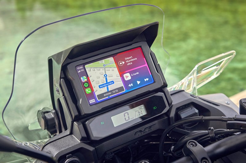 Navigation via Apple CarPlay oder Android Auto.