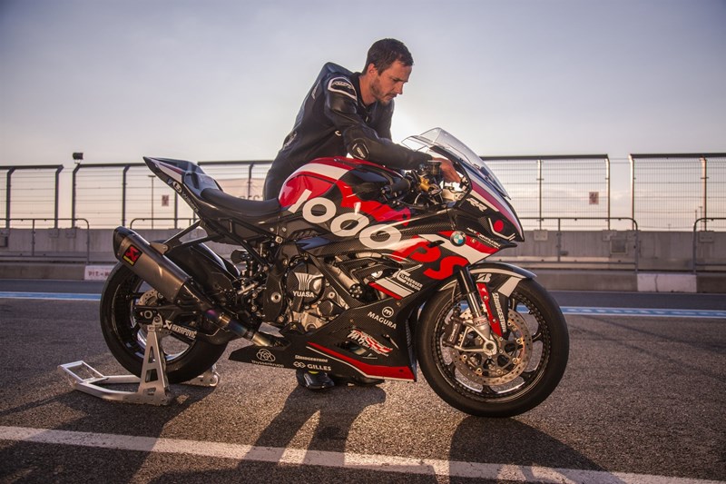 1000PS Gründer Nils Müller bei der Arbeit