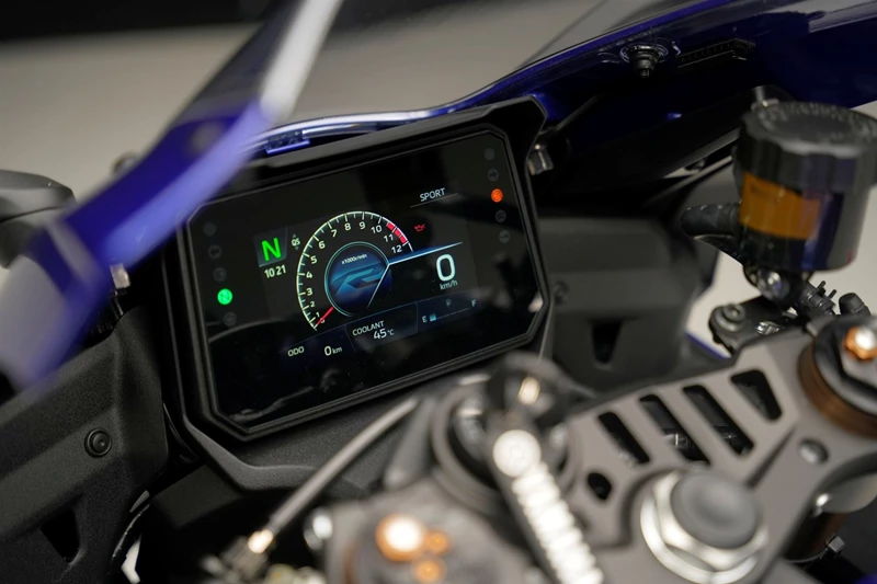 Das Display der neuen Yamaha R9. Das Display der neuen Yamaha R9.