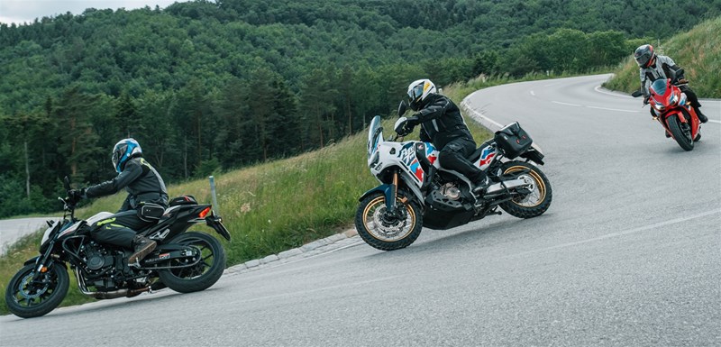 Motorradfahren lernen - eine Honda CB500 Hornet, eine CBR650R E-Clutch und eine CRF1100L Africa Twin Adventure Sports DCT auf Tour Motorradfahren lernen - eine Honda CB500 Hornet, eine CBR650R E-Clutch und eine CRF1100L Africa Twin Adventure Sports DCT auf Tour