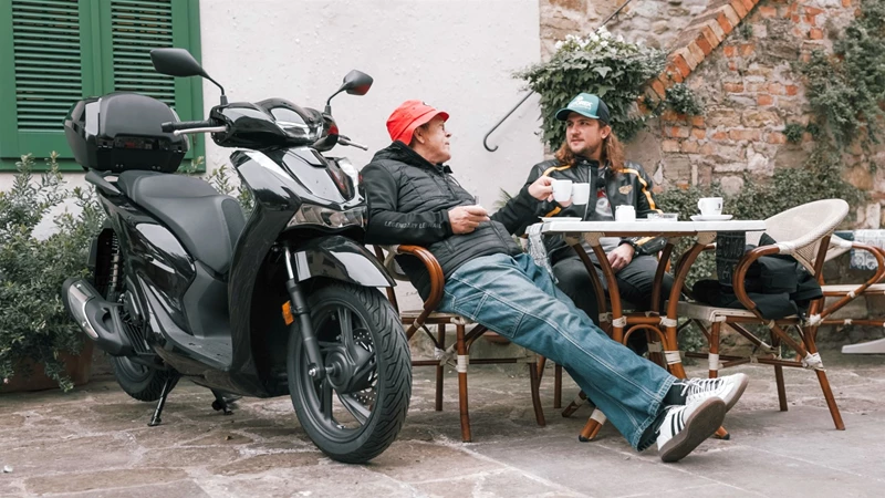 Der SH125i passt perfekt in den italienischen Alltag. Der SH125i passt perfekt in den italienischen Alltag.