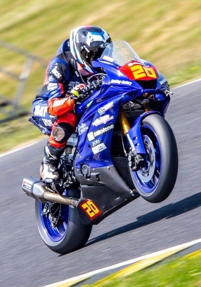 Benny auf seiner STK Yamaha R6 Benny auf seiner STK Yamaha R6