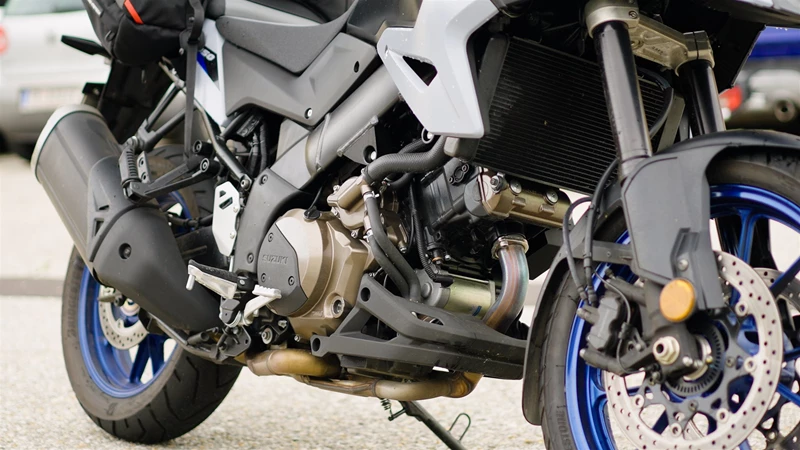 Vergleichstest BMW R 1300 GS vs. Suzuki V-Strom 1050 Vergleichstest BMW R 1300 GS vs. Suzuki V-Strom 1050