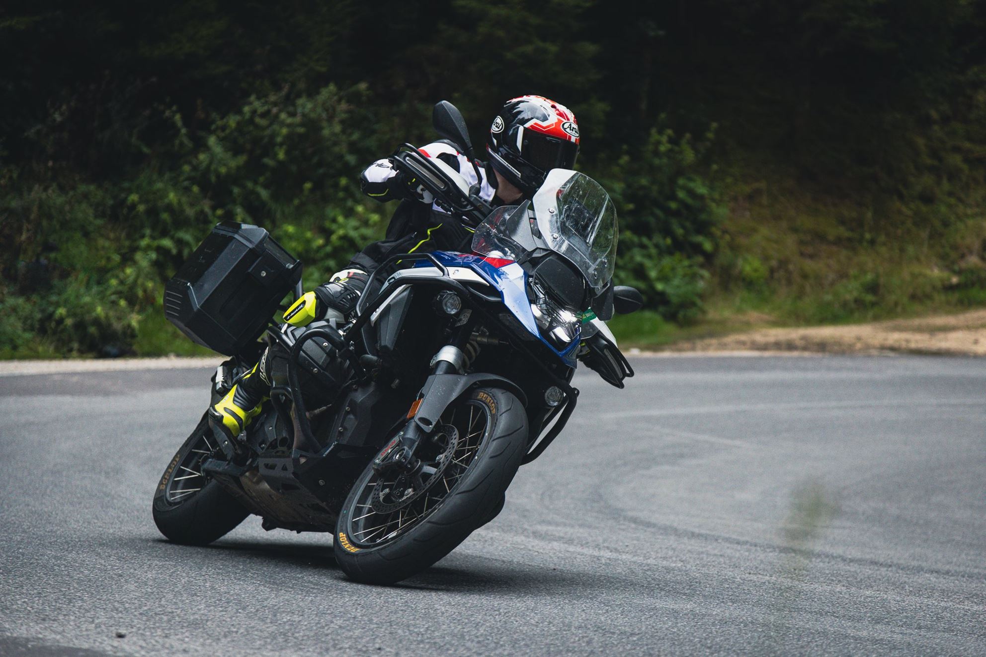 Uporedni test BMW R 1300 GS vs. Suzuki V-Strom 1050