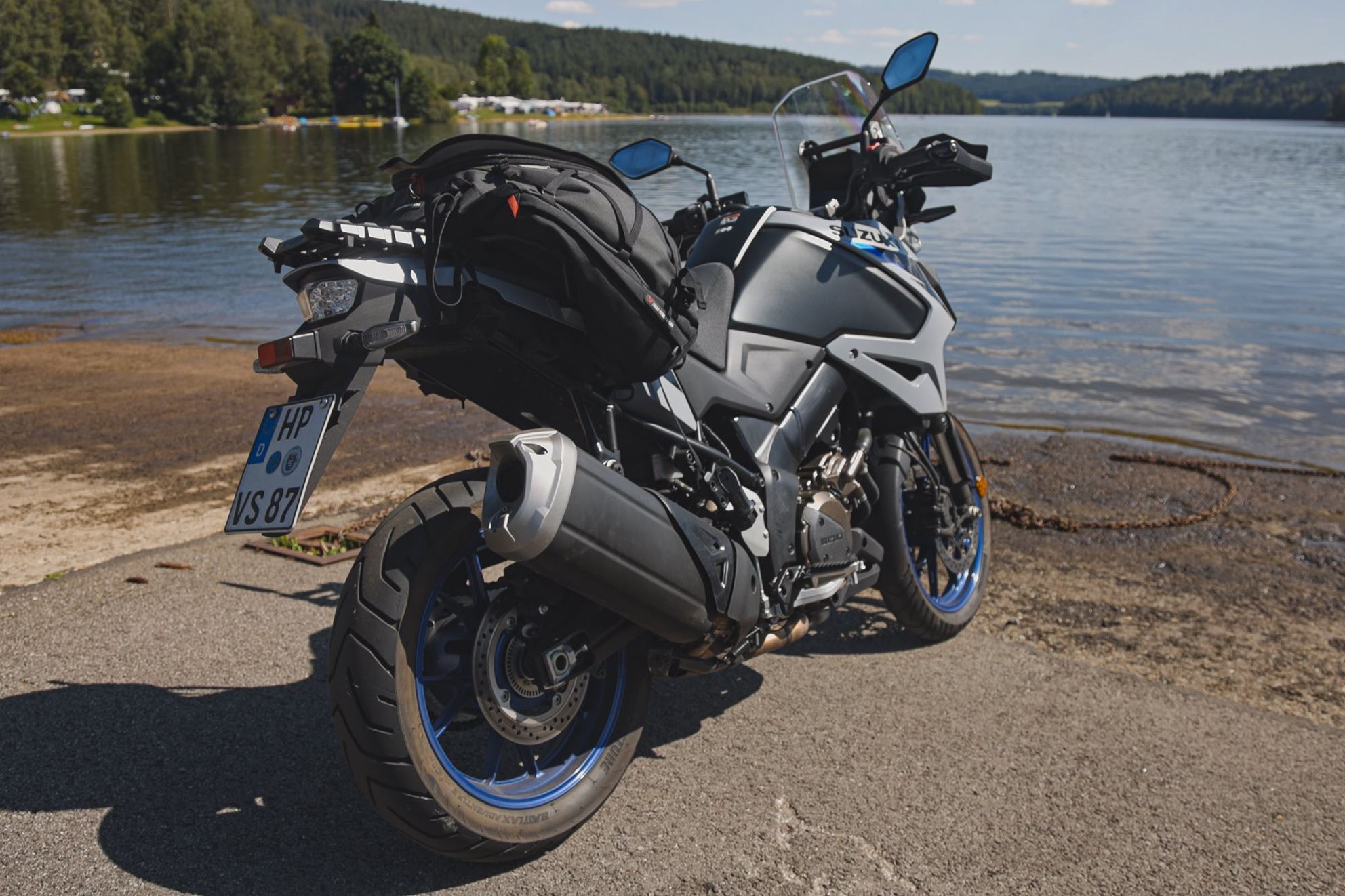 Test comparatif BMW R 1300 GS vs. Suzuki V-Strom 1050