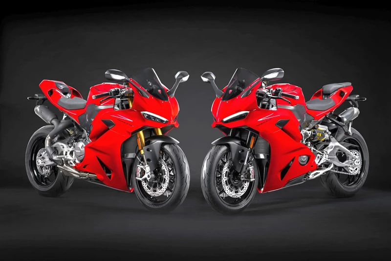 Gegenüberstellung: Panigale V2 S (links) und Panigale V2 (rechts). Gegenüberstellung: Panigale V2 S (links) und Panigale V2 (rechts).
