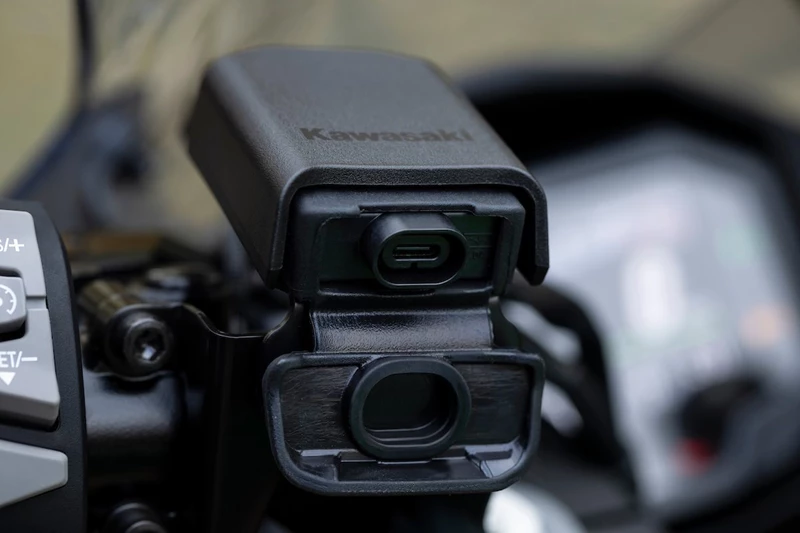 USB-C Modul Kawasaki Ninja 1100SX USB-C Modul Kawasaki Ninja 1100SX