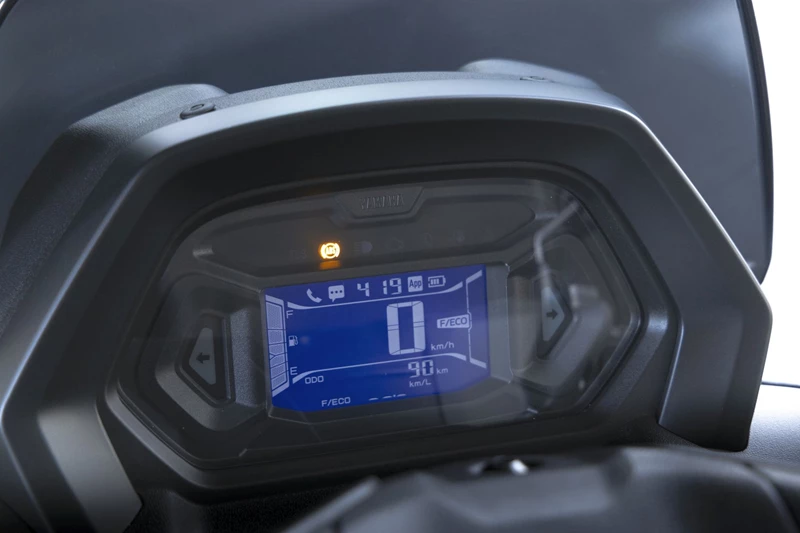 Das LC-Display zeigt die wichtigsten Infos klar an, könnte jedoch heller sein. Das LC-Display zeigt die wichtigsten Infos klar an, könnte jedoch heller sein.