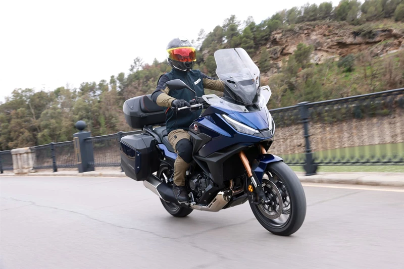 Windschutz beherrscht die Honda NT1100. Windschutz beherrscht die Honda NT1100.