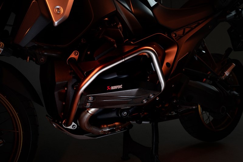 Akrapovic-Schutzbügel für BMW R 1300 GS und R 1300 GS Adventure