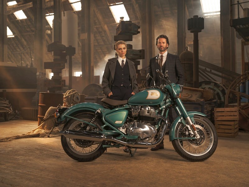 Die Classic 650 wird unter anderem in spektakulären Farben erhältlich. Die Classic 650 wird unter anderem in spektakulären Farben erhältlich.