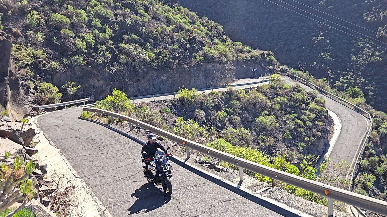 Tight hairpins and rough asphalt - The GC606 on Gran Canaria