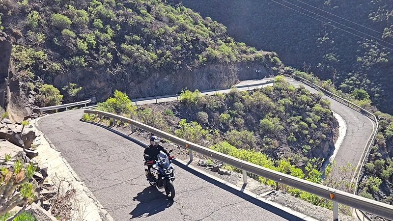 Enge Kehren und rauer Asphalt - Die GC606 auf Gran Canaria Enge Kehren und rauer Asphalt - Die GC606 auf Gran Canaria