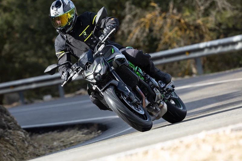 Die Z900 beim Test im Januar 2025 in Spanien Die Z900 beim Test im Januar 2025 in Spanien