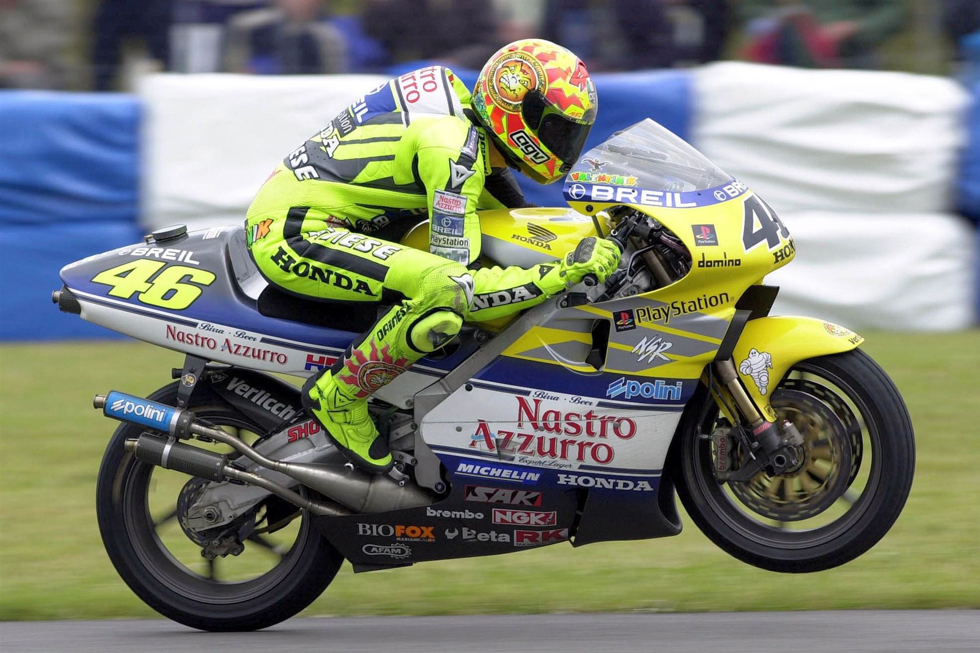 Valentino Rossi in het jaar 2000, toen hij voor het team Nastro Azzurro reed.