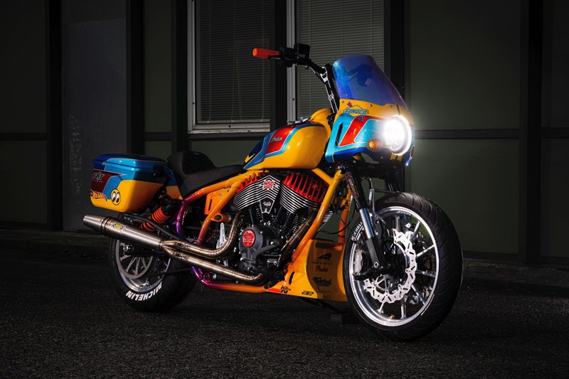 Indian Sport Chief RT AMERICAN GRAFFITI von Indian Motorcycle Praha (Tschechische Republik) Indian Sport Chief RT AMERICAN GRAFFITI von Indian Motorcycle Praha (Tschechische Republik)