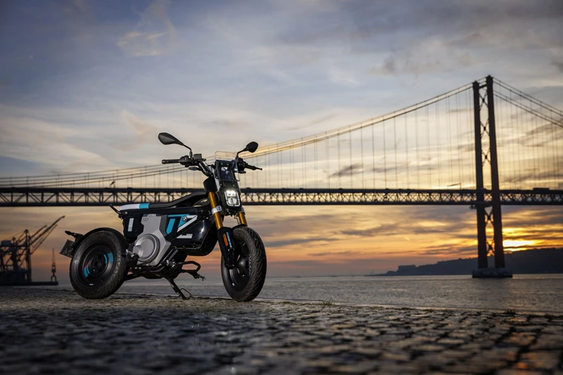 Der BMW CE 02. Der BMW CE 02.
