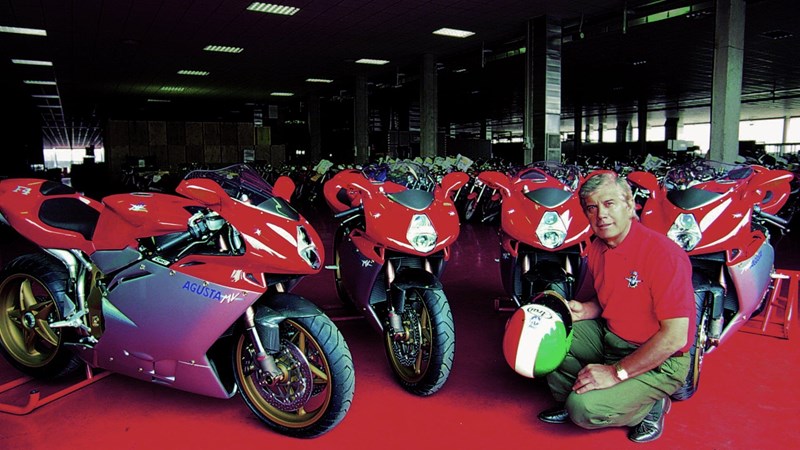 Wiedergeburt unter Cagiva: 1992 erwirbt die Castiglioni-Familie MV Agusta und bringt neue Hoffnung für die Marke. Wiedergeburt unter Cagiva: 1992 erwirbt die Castiglioni-Familie MV Agusta und bringt neue Hoffnung für die Marke.