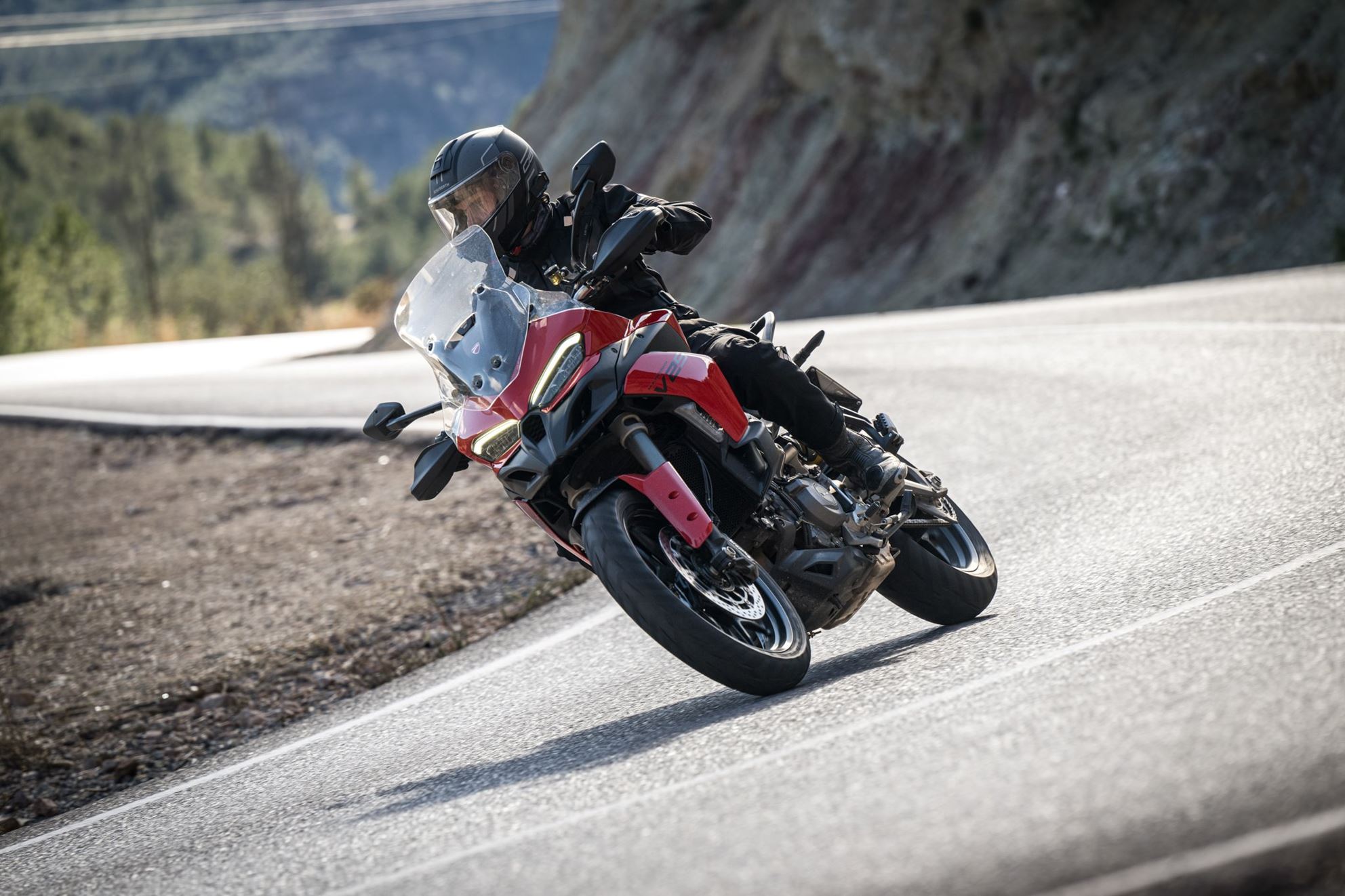 Ducati Multistrada V2 S 2025 v pohybe