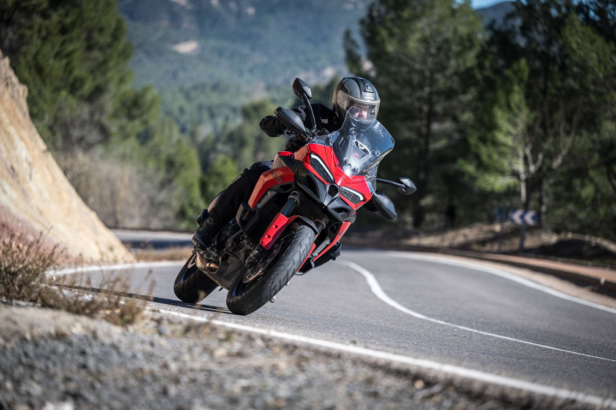 Ducati Multistrada V2 S 2025 v pohybe