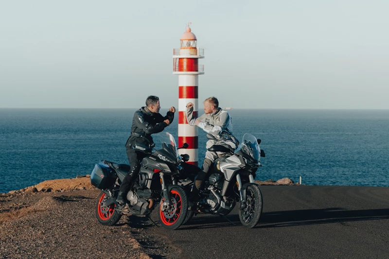 Moto Guzzi Stelvio vs. Ducati Multistrada V2 S Moto Guzzi Stelvio vs. Ducati Multistrada V2 S