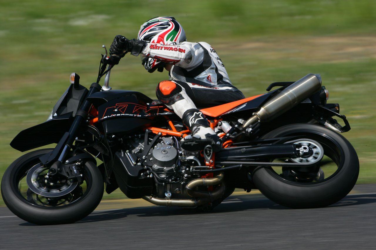 KTM 950 Supermoto R em Teste no Pannoniaring em 2007