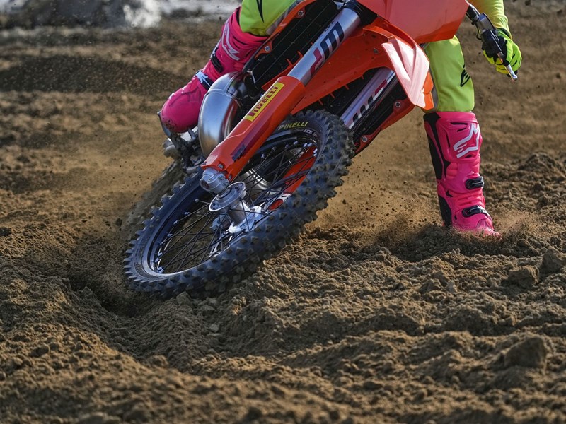Pirelli Scorpion MX32 MID SOFT Motocross Reifen Pirelli Scorpion MX32 MID SOFT Motocross Reifen