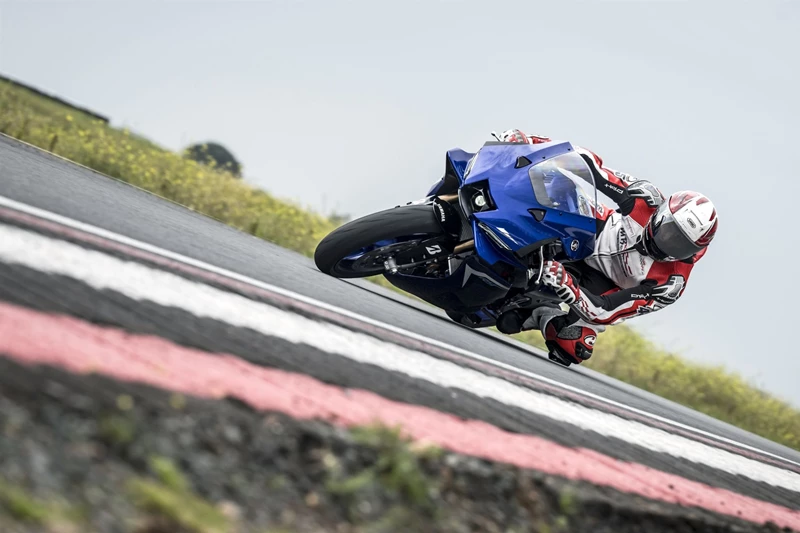 Yamaha R9 Test 2025 auf der Rennstrecke Yamaha R9 Test 2025 auf der Rennstrecke