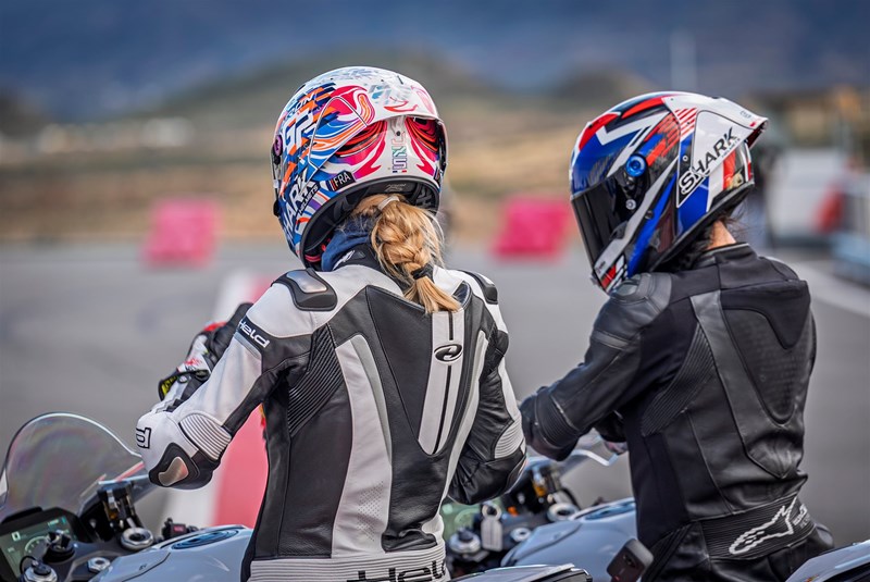 Das 3. Mal Rennstrecke - direkt auf 3 Superbikes ? Das 3. Mal Rennstrecke - direkt auf 3 Superbikes ?