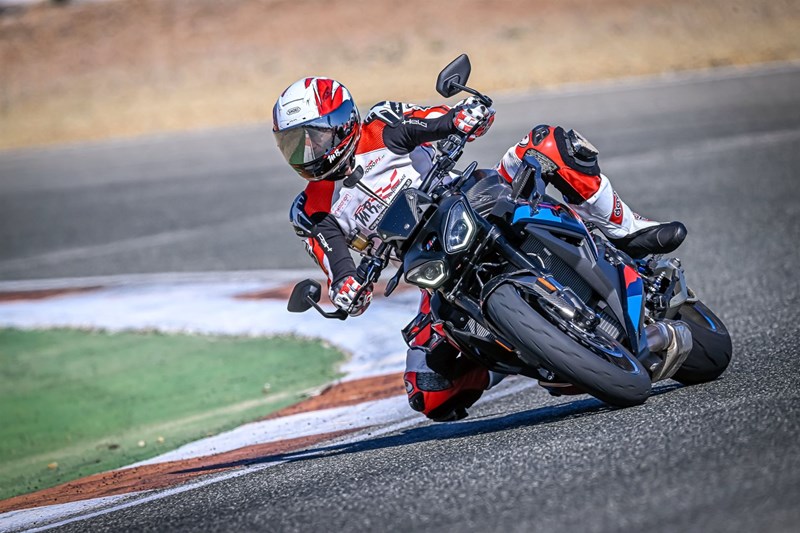 BMW M 1000 R Test 2025 - inklusive Vergleich mit S 1000 R
