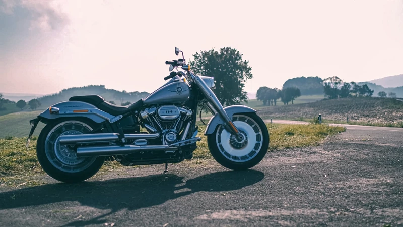 Harley-Davidson Fat Boy aus dem Modelljahr 2020 im 1000PS Test. Harley-Davidson Fat Boy aus dem Modelljahr 2020 im 1000PS Test.