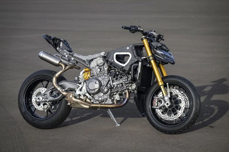 Einblick unter das Kleid der Streetfighter V2 S. Einblick unter das Kleid der Streetfighter V2 S.