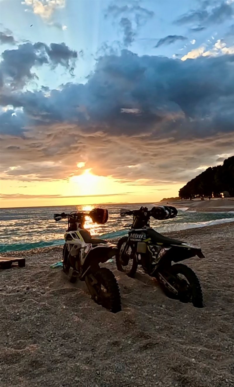 Enduro Romantik am Strand - Willkommen beim KRKA Enduro