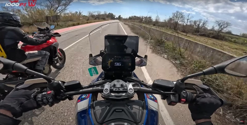 BMW R 1300 GS versus Ducati Multistrada V4 S Vergleich 2025 BMW R 1300 GS versus Ducati Multistrada V4 S Vergleich 2025