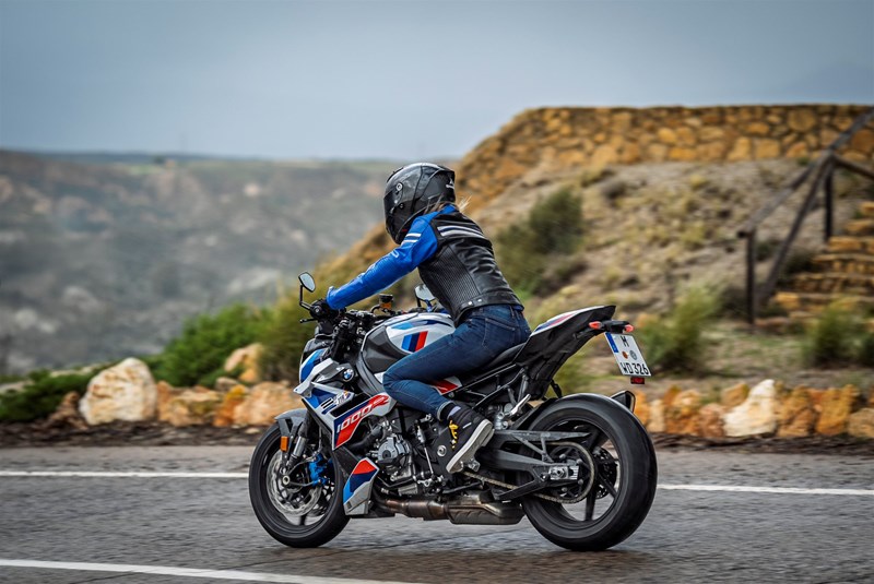 Motorradfahren auf Rennstrecke und Straße - die Unterschiede