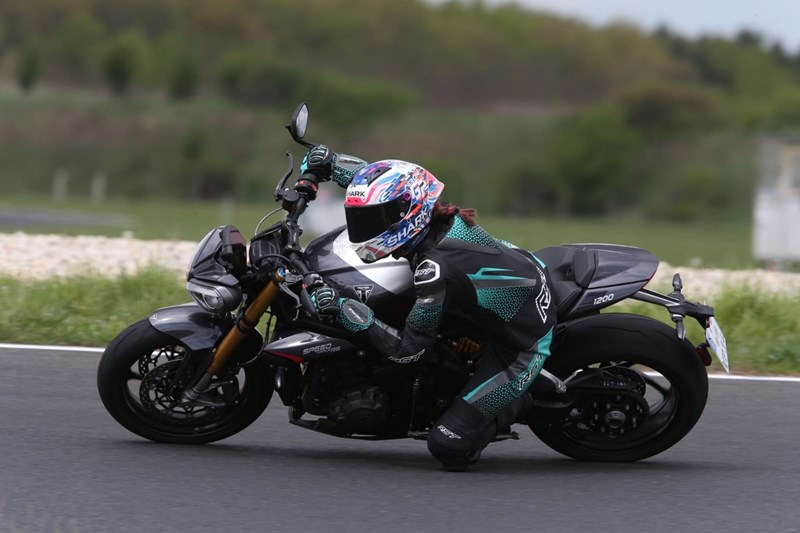 Motorradfahren auf Rennstrecke und Straße - die Unterschiede