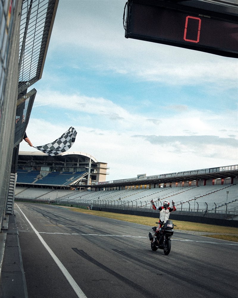 Zieleinfahrt für die Harley-Davidson Pan America 1250 ST.