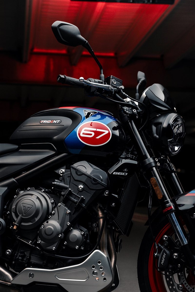 Triumph Trident 660 Triple Tribute - Jetzt kommt Farbe ins Spiel